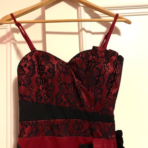 Red Lacy Bodycon Dress - Picture 2 of 4